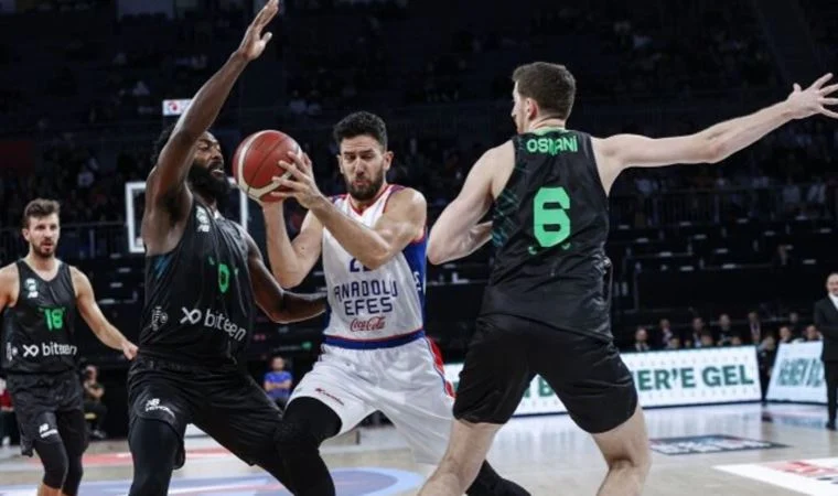 Anadolu Efes'ten ligde 3'te 3!