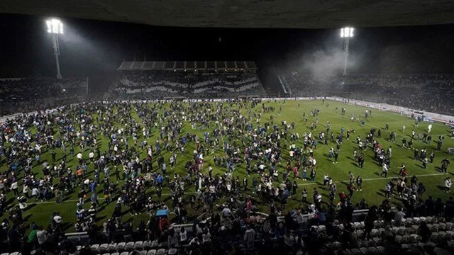 Arjantin'de futbol maçında polis taraftarla birbirine girdi! Eski futbolcu hayatını kaybetti