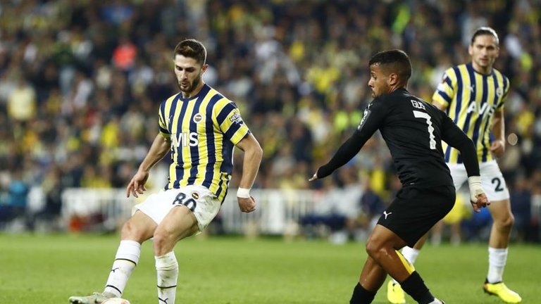 Fenerbahçe'de İsmail Yüksek göz doldurdu