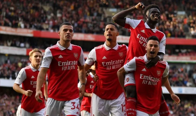 İngiltere Premier Lig lideri Arsenal, Liverpool'u 3-2 yendi