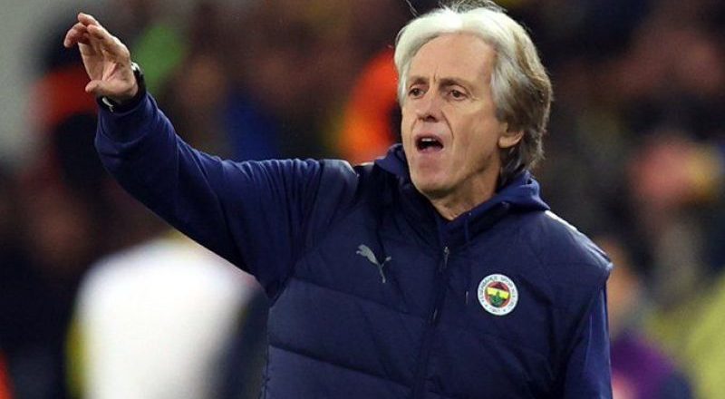 Jorge Jesus'tan taraftara mesaj: Altay Bayındır'ı tribüne çağırın