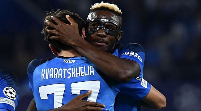 Napoli'te 4'te 4 yaptı, tur biletini erkenden kaptı