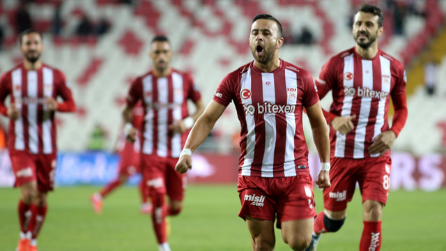 Sivasspor 2'de 2 yaptı