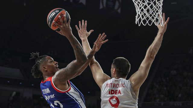 Son şampiyon Anadolu Efes Kızılyıldız'ı rahat geçti