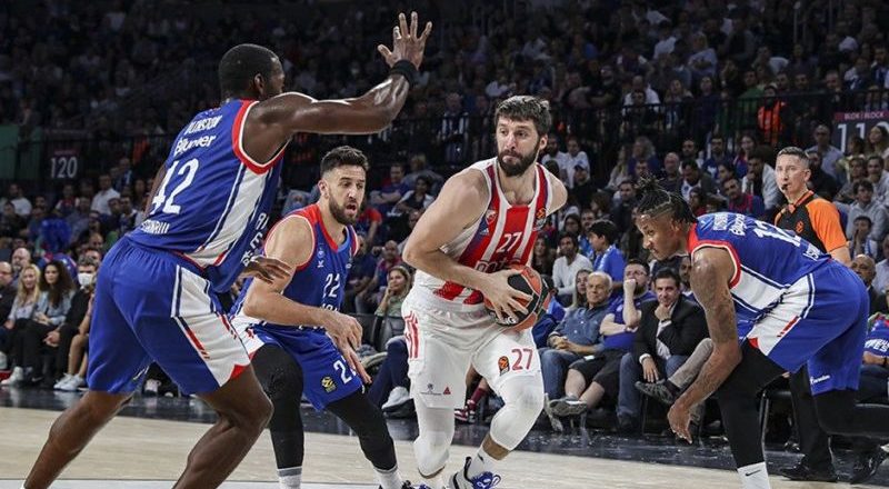 Son şampiyon, Euroleague'de galibiyetle başladı